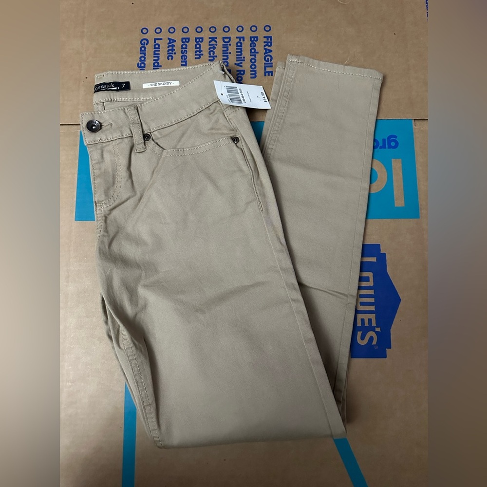 Hot Topic Khaki Skinny Pants. Size 7 Women. NWT